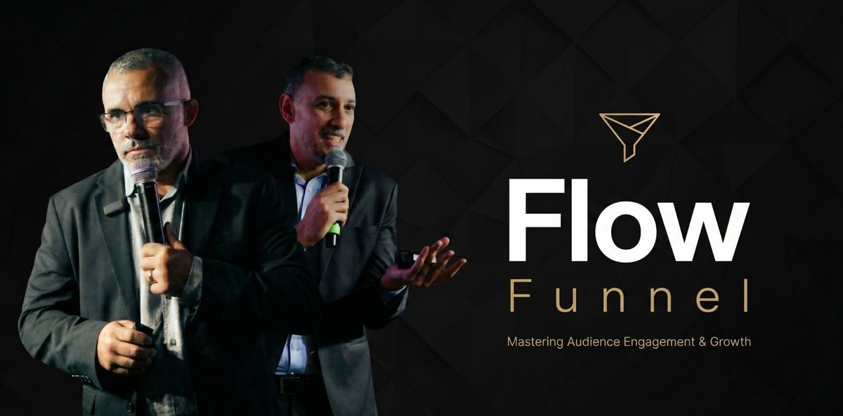 Fernando Neves e Marcos Araújo em palco, de microfone na mão